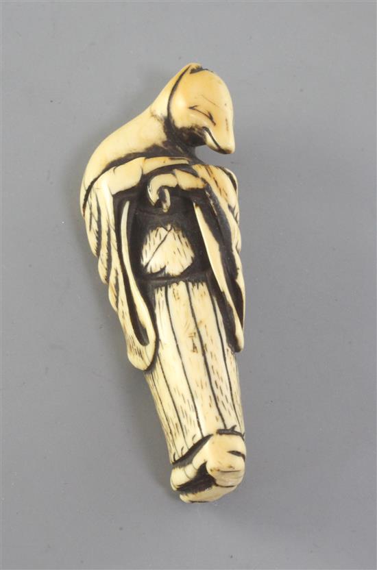 A Japanese fox-woman ivory netsuke, 18th century, 7.9cm (no.567)